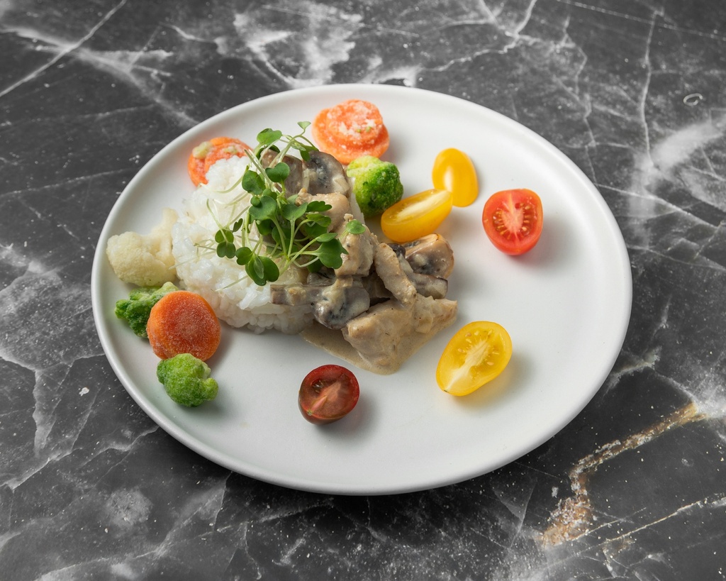 Chicken in Soy Sauce with Rice and Veggies (400 g, Frozen Heat & Serve Meal)